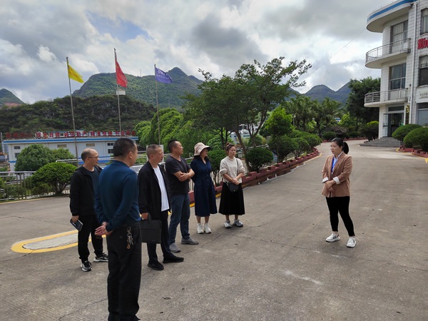 卞先荣  市人大法工委主任、刘启菊  市人大财经委主任等调研.jpg