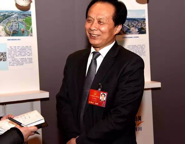 耿福能：實施中藥材產業精準扶貧