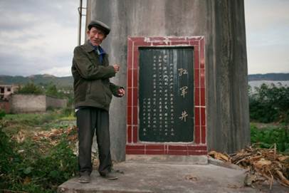 84岁的边仕光老人讲起红军的故事声音嘹亮，，，，，难掩自豪之情.jpg