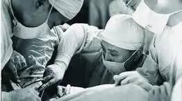 1960年吴阶平院士率先实验第一例人体肾移植